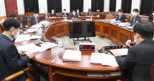 지난 2021년 11월 23일 오전 서울 여의도 국회에서 열린 국회정보위원회 전체회의.<연합뉴스 자료사진>